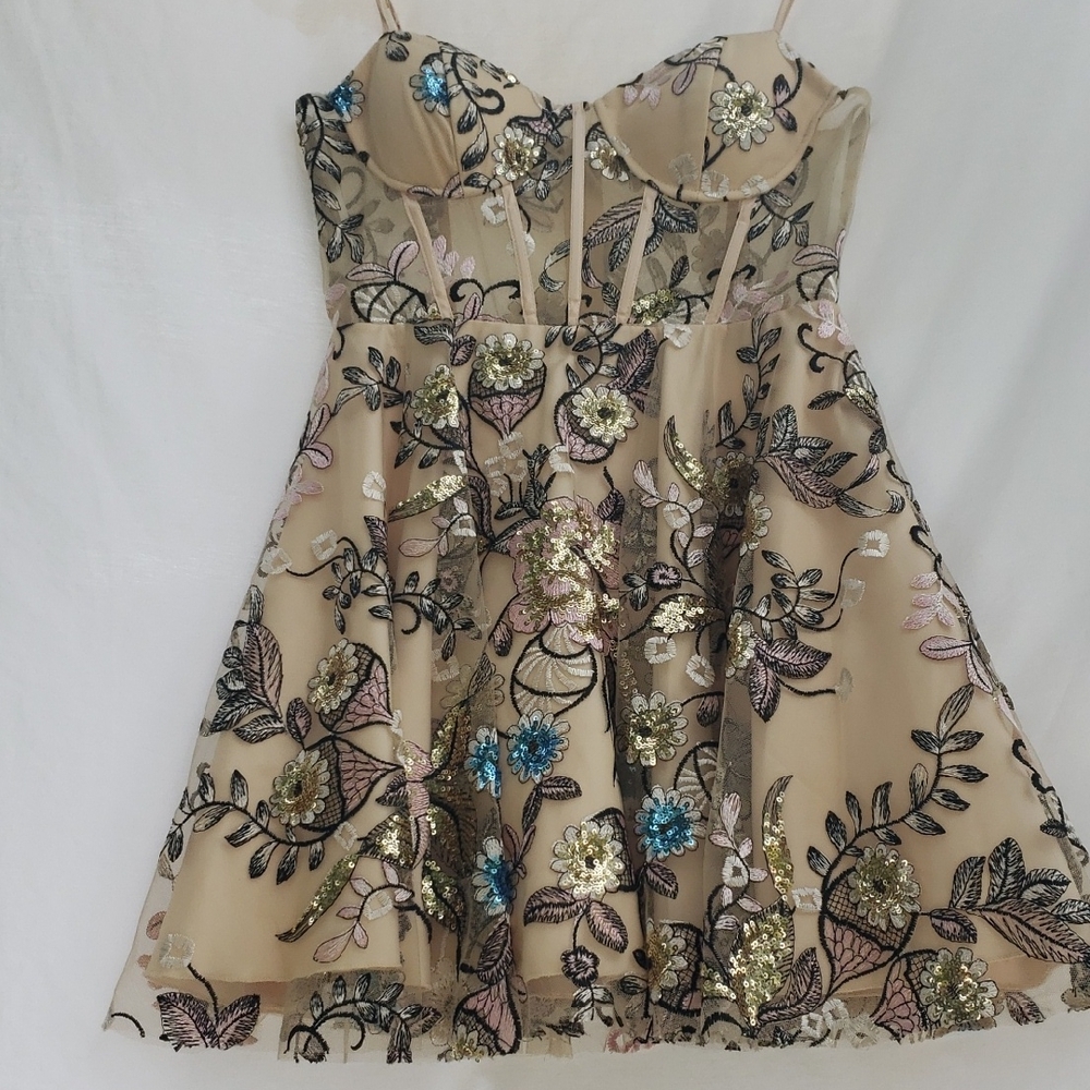 B. Smart Tan Sweetheart Sleeveless Cocktail Dress